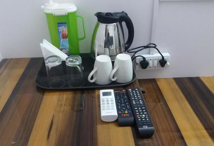 בית מלון כפרי Treebo Trip Silver Stallion Sector 18