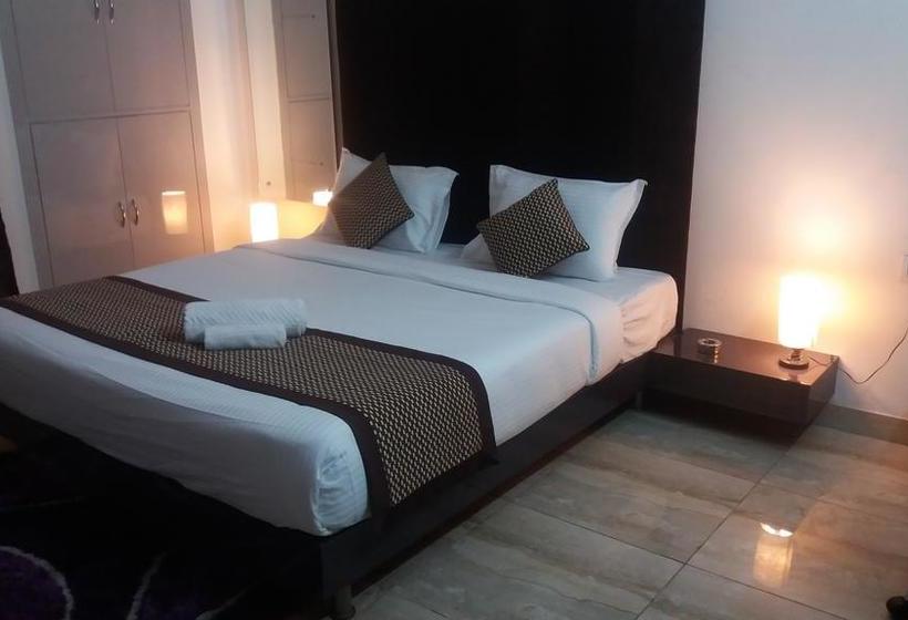 בית מלון כפרי Treebo Trip Silver Stallion Sector 18