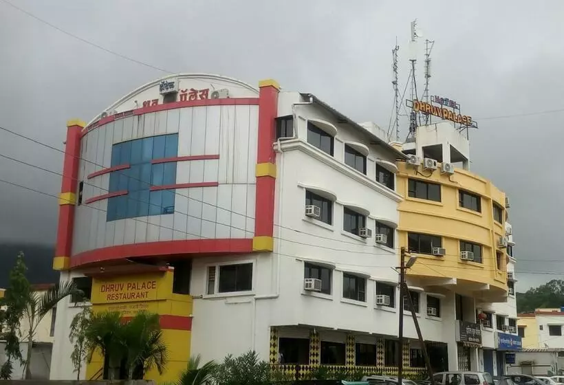 Hotelli Dhruv Palace