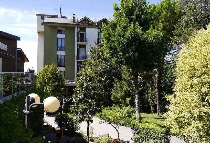 ホテル La Cantinella