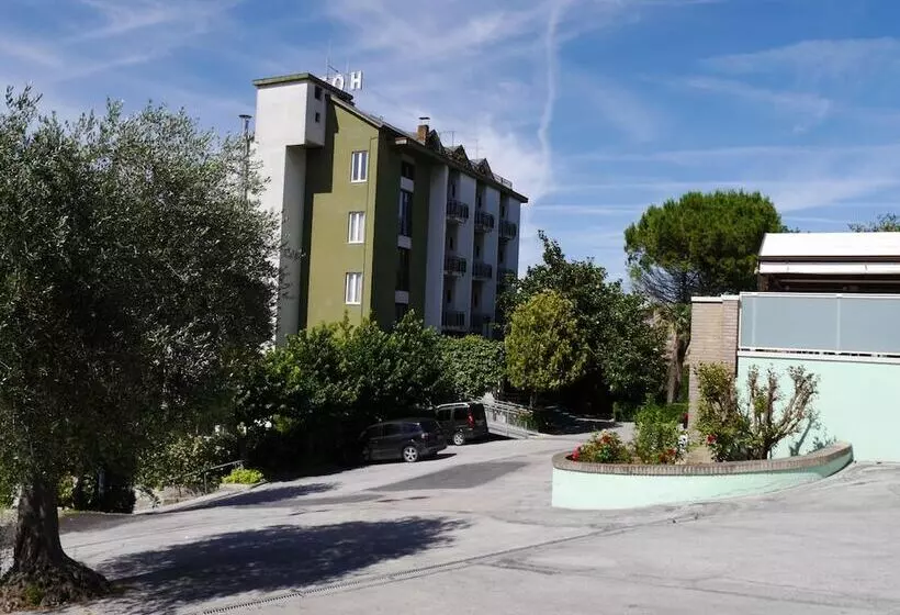 ホテル La Cantinella