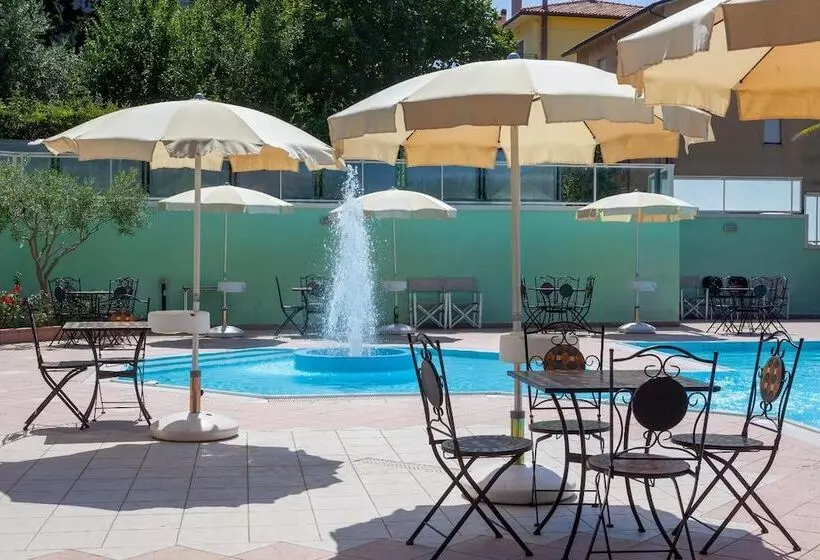 ホテル La Cantinella