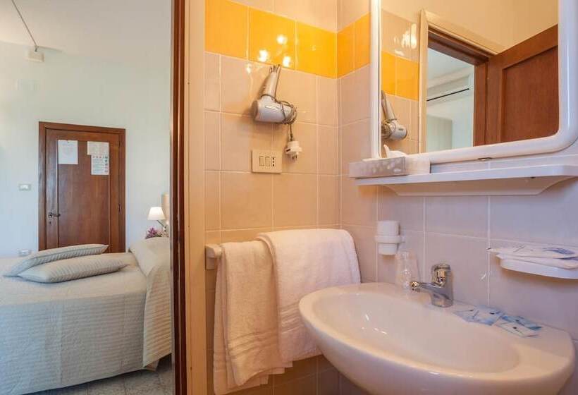 ホテル La Cantinella