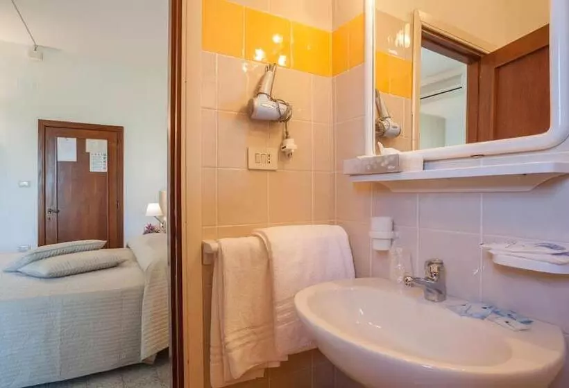 ホテル La Cantinella