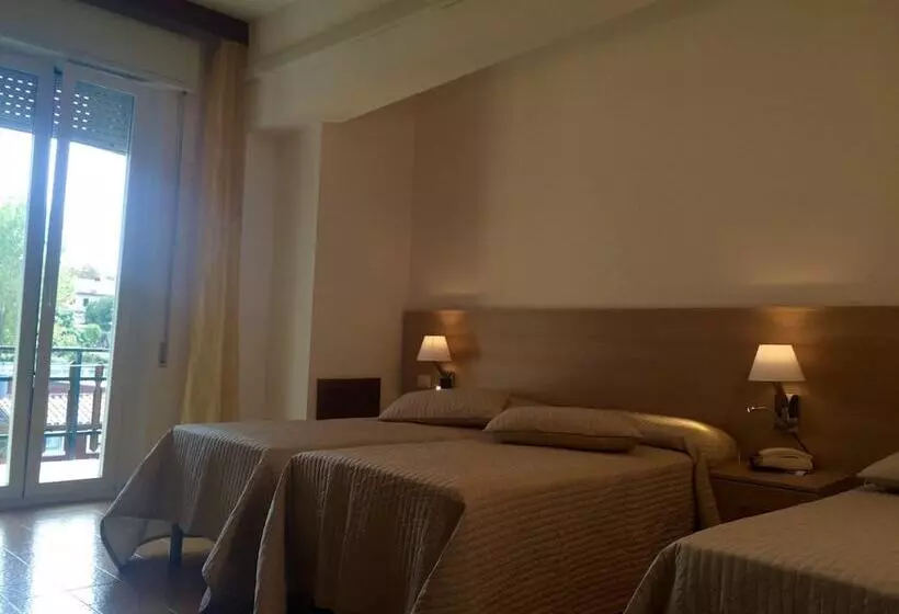 ホテル La Cantinella