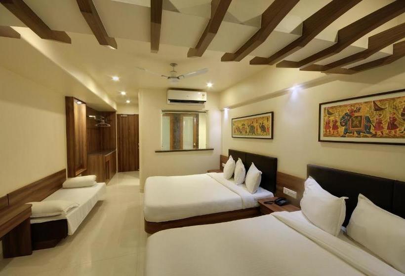 هتل Shreeji Vatika