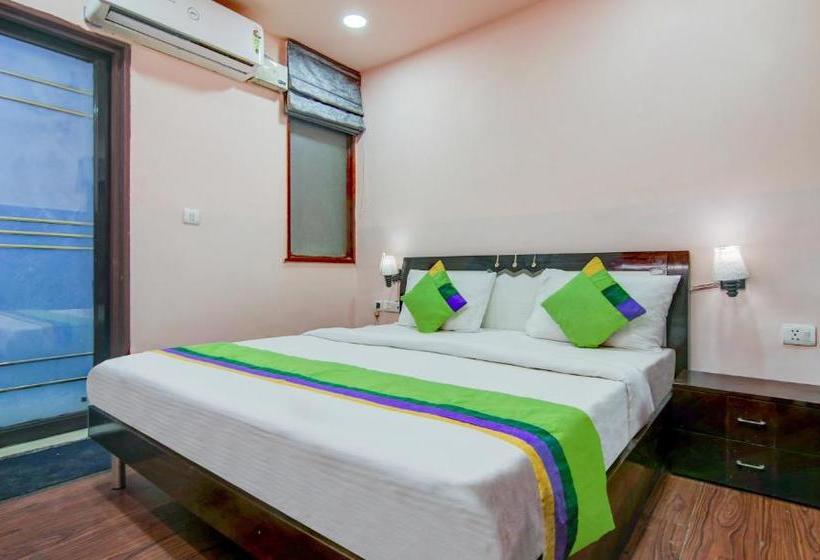 בית מלון כפרי Treebo Trip Silver Stallion Sector 18