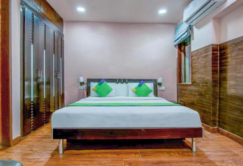 בית מלון כפרי Treebo Trip Silver Stallion Sector 18