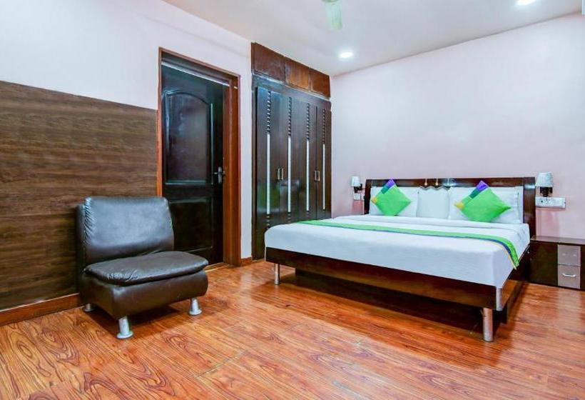 בית מלון כפרי Treebo Trip Silver Stallion Sector 18