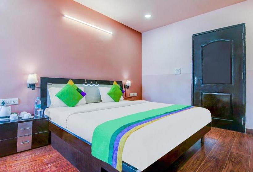 בית מלון כפרי Treebo Trip Silver Stallion Sector 18