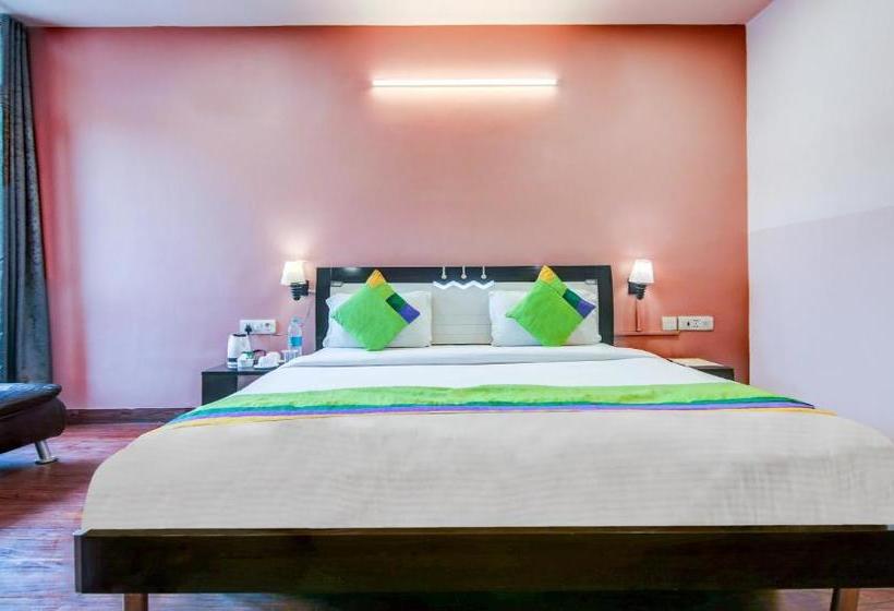 בית מלון כפרי Treebo Trip Silver Stallion Sector 18