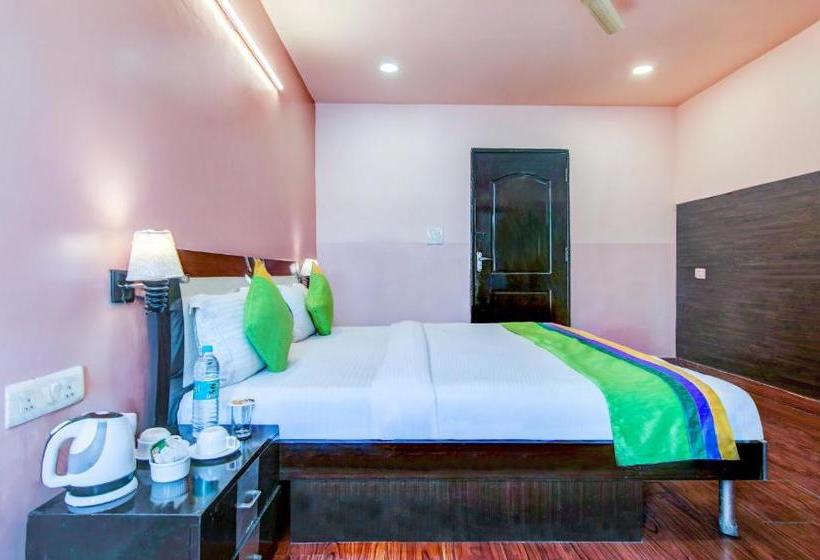 בית מלון כפרי Treebo Trip Silver Stallion Sector 18