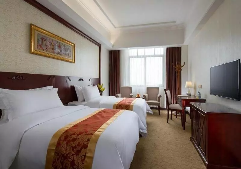 Vienna Hotel Shanwei Lufeng Jieshi Bus Station