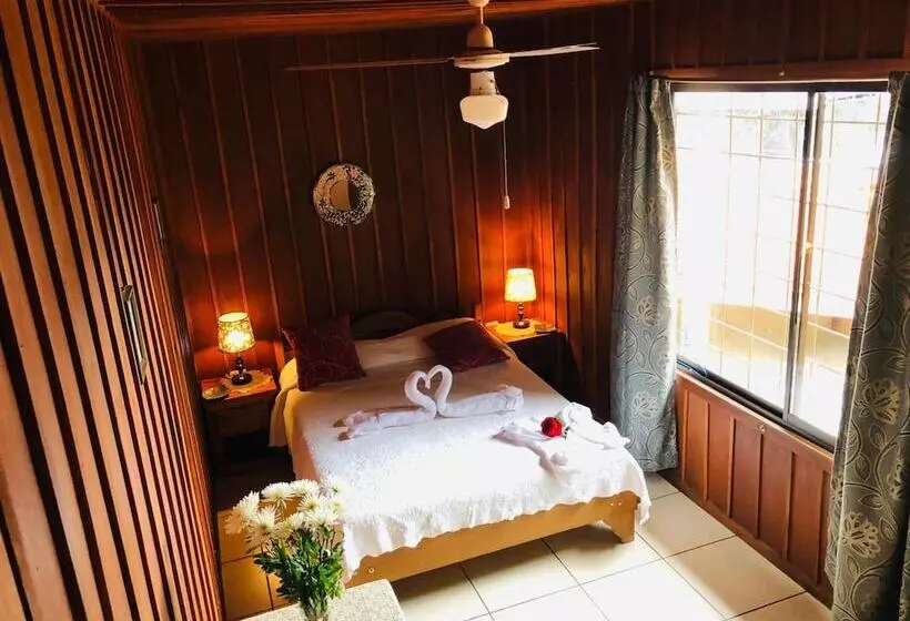 تختخواب و صبحانه Cabinas Lupita