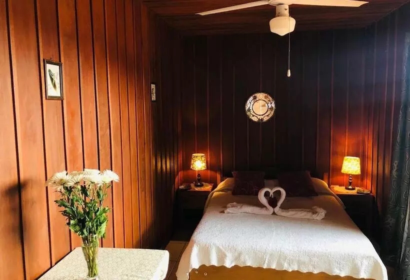 تختخواب و صبحانه Cabinas Lupita