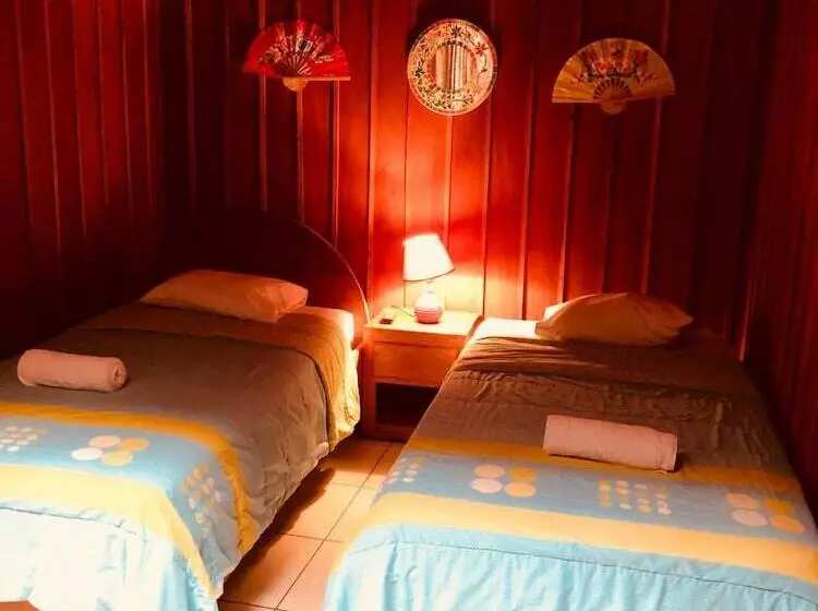 تختخواب و صبحانه Cabinas Lupita