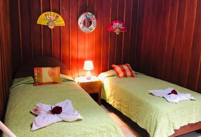 تختخواب و صبحانه Cabinas Lupita