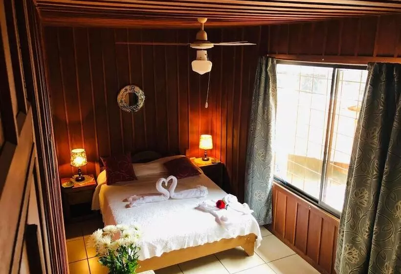 تختخواب و صبحانه Cabinas Lupita