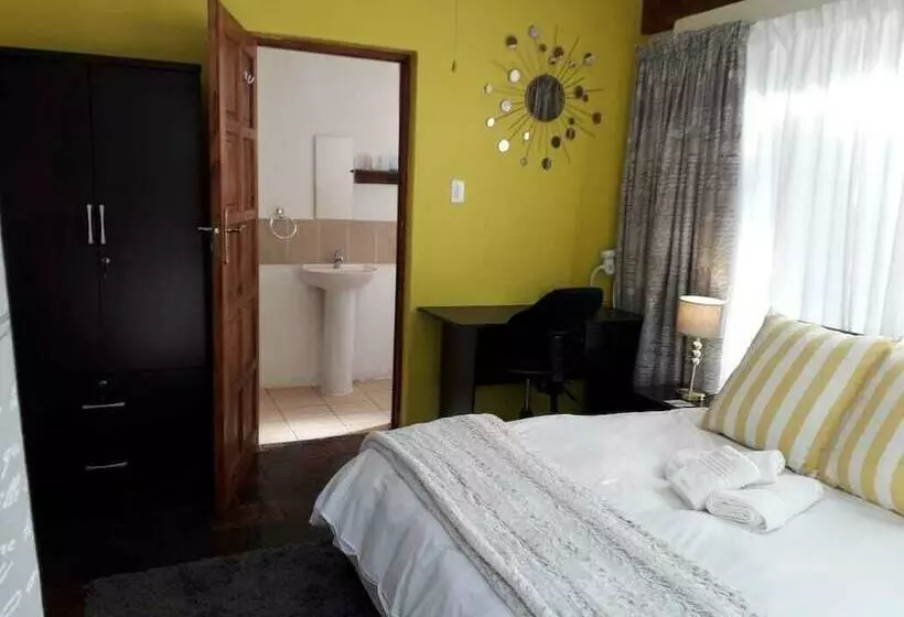 تختخواب و صبحانه Rozendal Guest House
