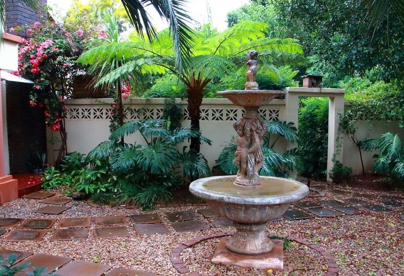 تختخواب و صبحانه Rozendal Guest House