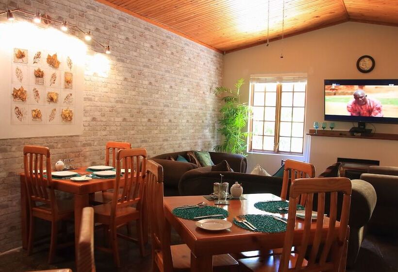 تختخواب و صبحانه Rozendal Guest House