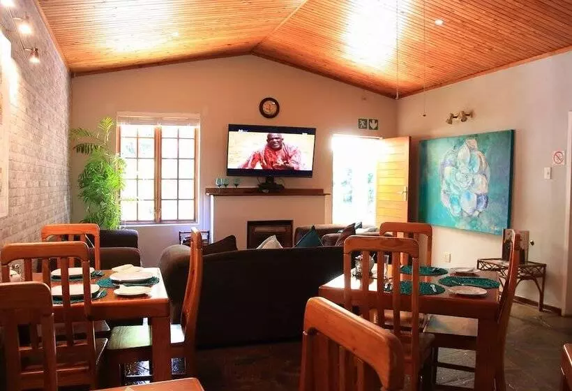 تختخواب و صبحانه Rozendal Guest House