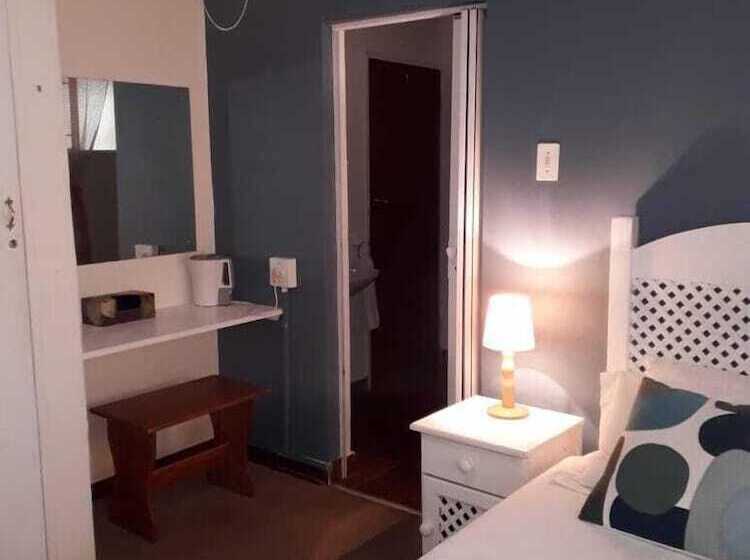 تختخواب و صبحانه Rozendal Guest House