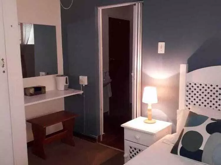 تختخواب و صبحانه Rozendal Guest House