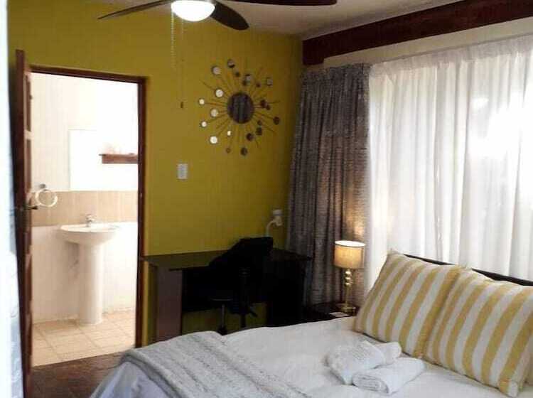 تختخواب و صبحانه Rozendal Guest House