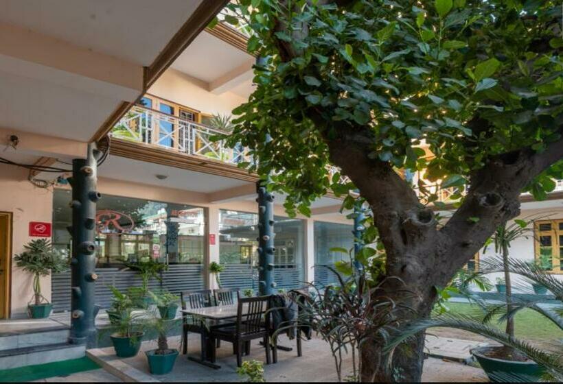 Szálloda Gayatri Resorts