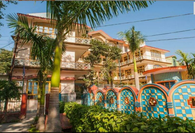 Szálloda Gayatri Resorts