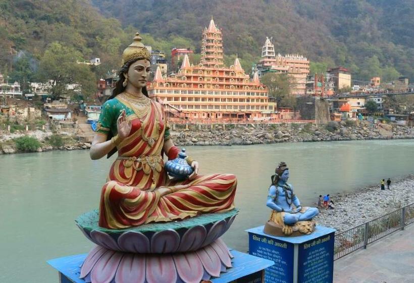 Szálloda Gayatri Resorts