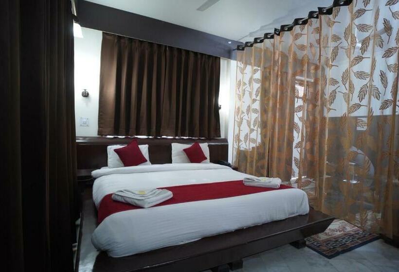 Szálloda Gayatri Resorts