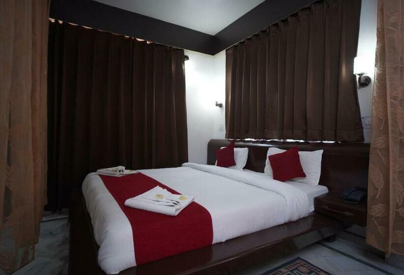 Szálloda Gayatri Resorts