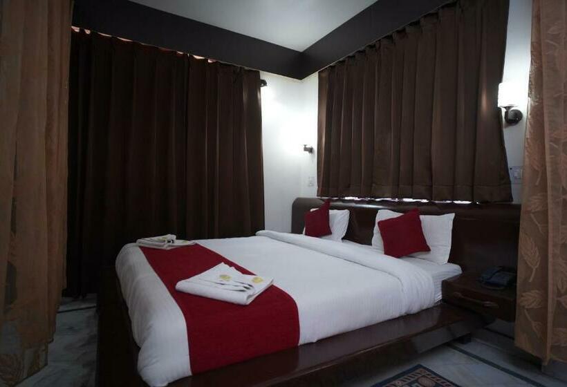 Szálloda Gayatri Resorts