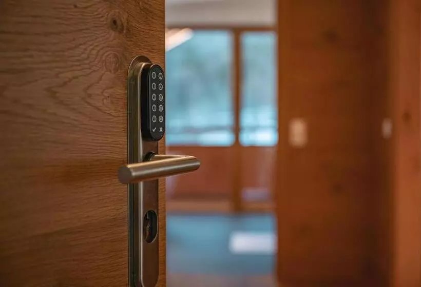 Hotelli Alpen Suites Brandnertal