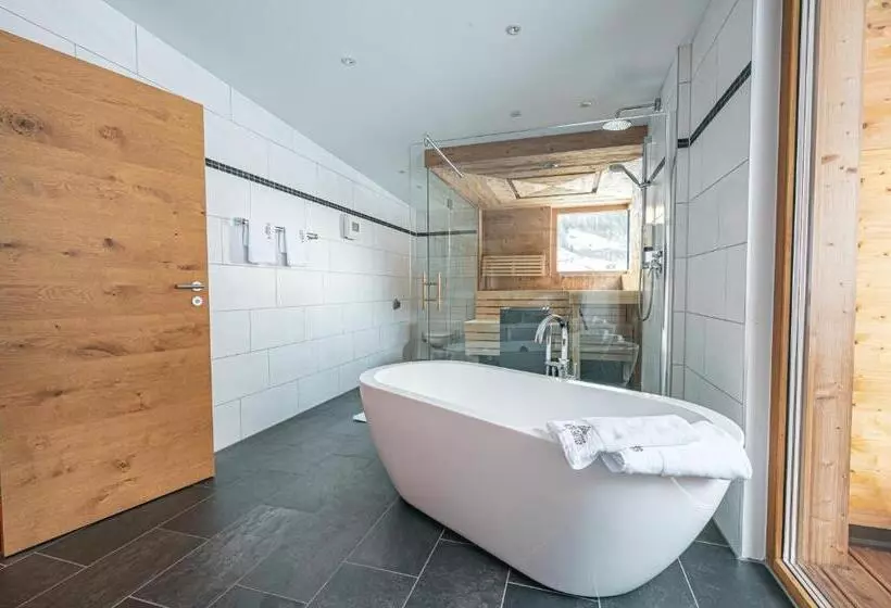 Hotelli Alpen Suites Brandnertal