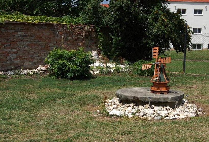 هتل Aurelius Mikulov