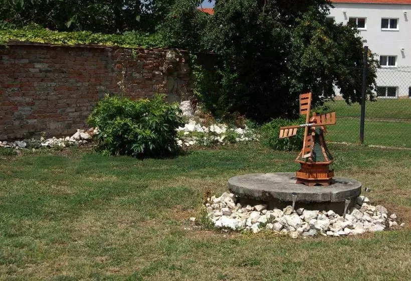 هتل Aurelius Mikulov