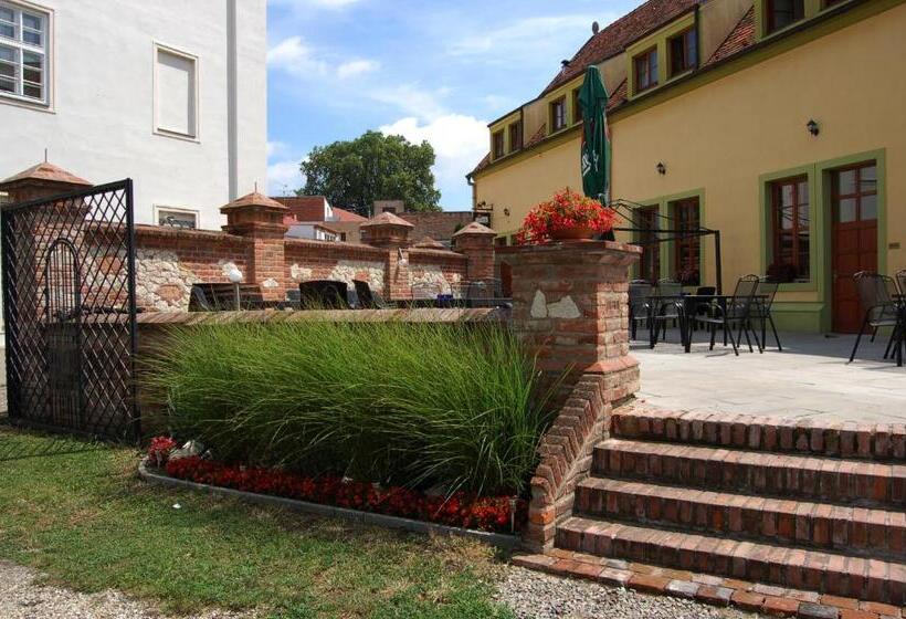 هتل Aurelius Mikulov