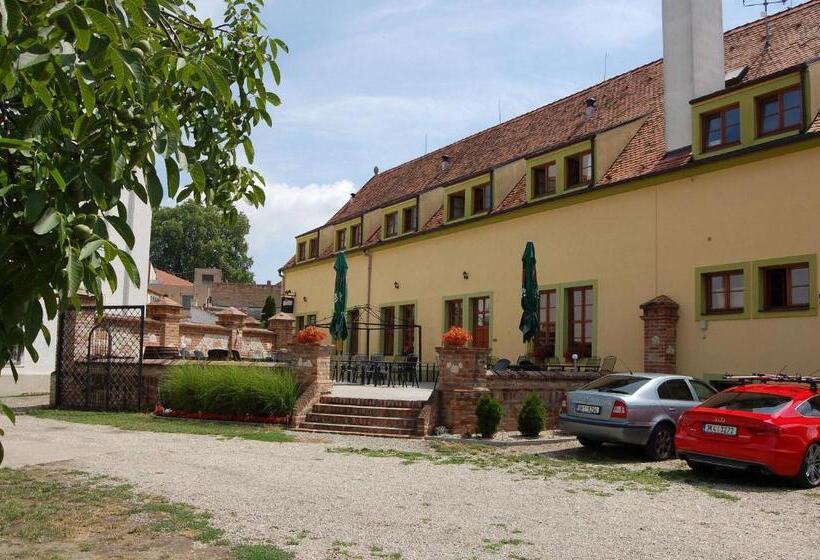 هتل Aurelius Mikulov