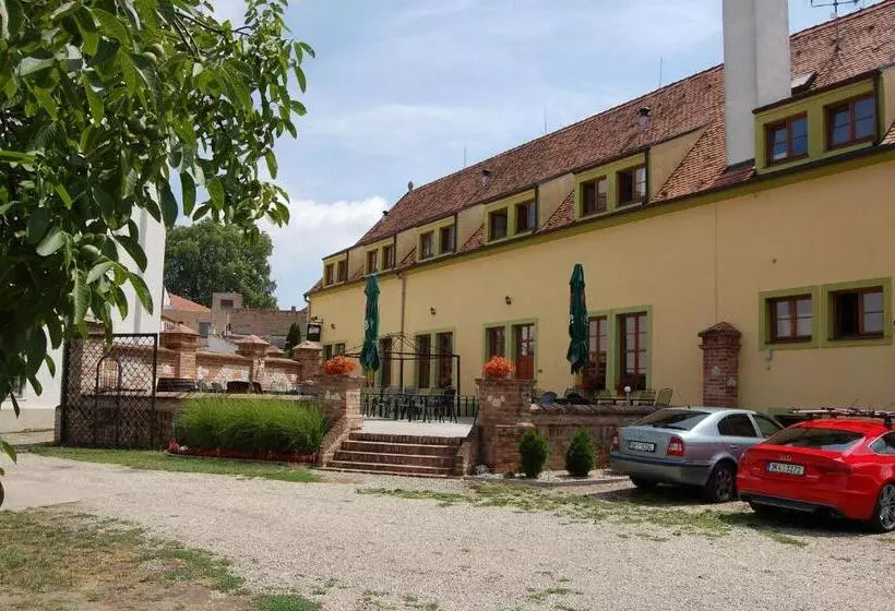 هتل Aurelius Mikulov