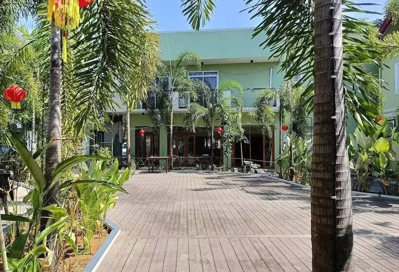 Hotelli Marand Resort  Highway