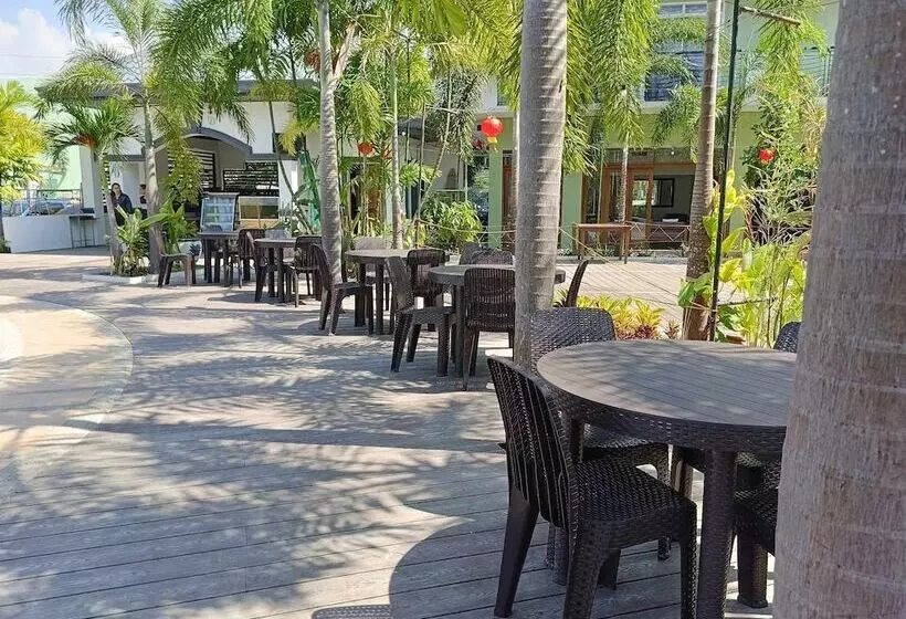 Hotelli Marand Resort  Highway