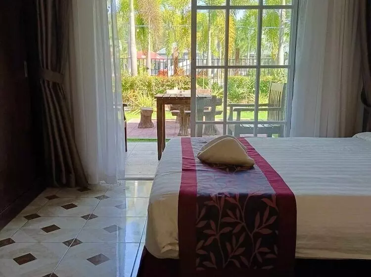 Hotelli Marand Resort  Highway