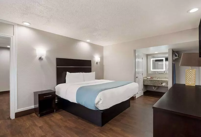 Surestay Hotel Laredo By Best Western