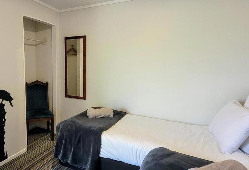 הוסטל Kinloch Wilderness Retreat