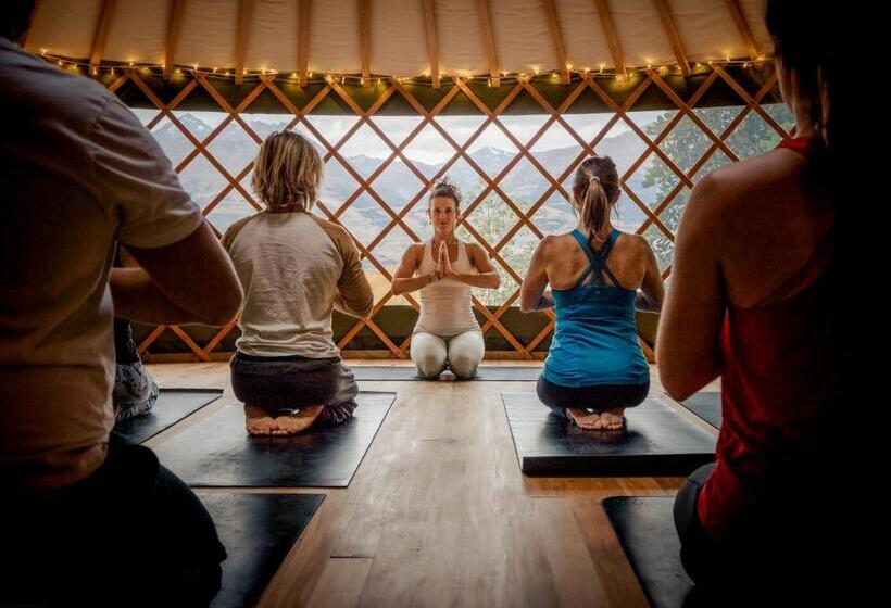 הוסטל Kinloch Wilderness Retreat