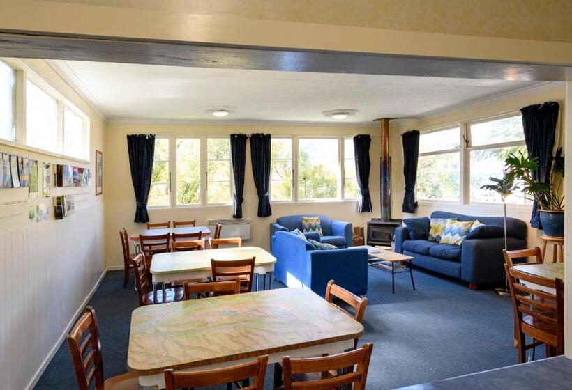 הוסטל Kinloch Wilderness Retreat