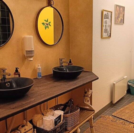 تختخواب و صبحانه Flipflop Beach Bar & Rooms